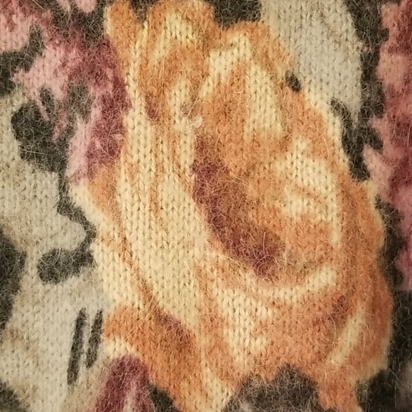 H&M Softest AngoraBlend Floral 3/4 Sleeve Sweater - Picture 5 of 14